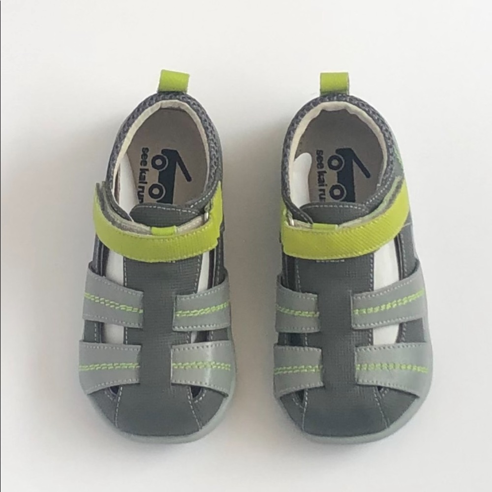 BRAND NEW IN BOX. SEE KAI RUN RYAN ll. BOYS SPORTY FISHERMAN SANDAL. SIZE 9 US.